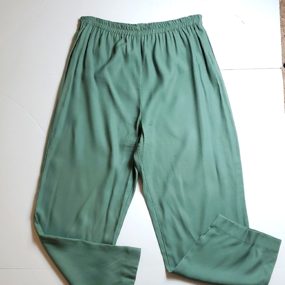 R&M Richards Green elastic waistband Pants